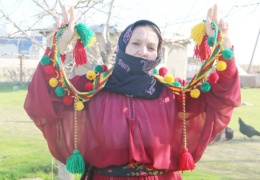 Kesk û sor û zer gulîsiyle 8 Mart’a hazır