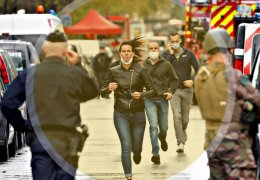 Paris'te bıçaklı saldırı