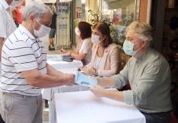 'Yıkılacak Duvarlar' kitabı için imza etkinliği