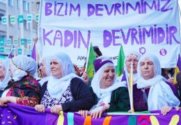 Nöbeti devralan kadınlar