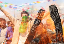 Newroz ateşi özgürlük yolunu aydınlatıyor