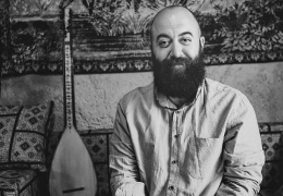 Müzikle milliyetçiliği yıkıyor