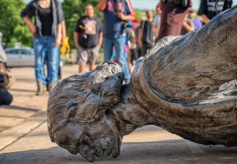 Heykellerin yıkılacağı gün