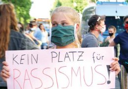 Solcular, sokağa çıkan sağcılara cevap verdi