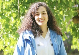 Karanlığı çiçeklerle aydınlattı
