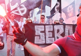 Faşistler Paris’te yürüdü