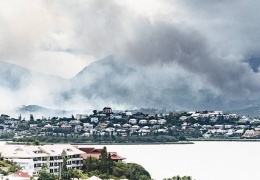 Yeni Kaledonya yanıyor