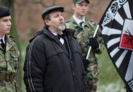 Suikastten kurtuldu, yaşıyor