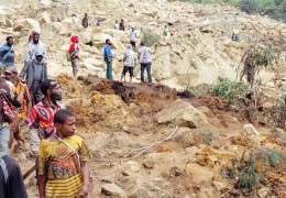 İki bin kişi toprak altında