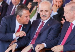 Ecevit trajediydi, Özel traji-komedi