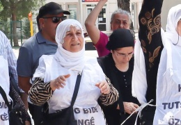 Anneler: O Kürtlerin Başkanı, tecridi kaldırın