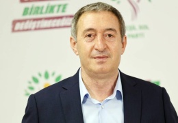 Kürt halayı asla durmaz