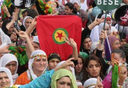 Komploya karşı evrensel duruş