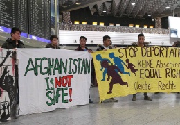 28 kişi sınır dışı edildi