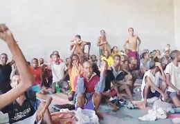 Esir bin 300 göçmen kurtarıldı