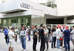 Anahtarlar işçinin elinde