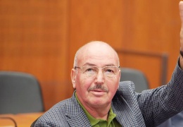 Almanya hasta tutsağı bırakmıyor