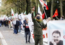 Öcalan bayrakları sınırlanamaz