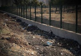 Böl-yönet duvarına devam