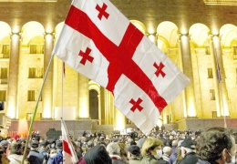 Hile var deyip, meydanlara çağırdı