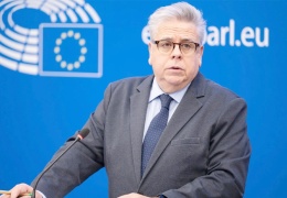 Amor: Demokrasiye açık bir saldırı