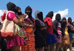 Zapatista kadınları savaşa hazırlanıyor