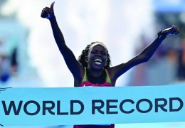 Yarı maratonda dünya rekoru kırdı