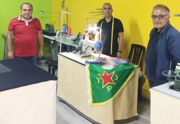 Maske üreterek umut oldular