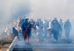 Pakistan’da sokaklar karıştı: 4 paramiliter öldü