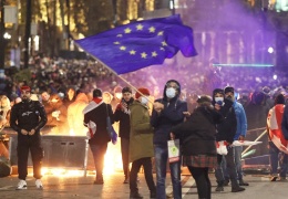 Müzakere askıya alındı, sokaklar karıştı