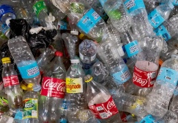 Dünya şirketlerin plastik çöplüğü oldu