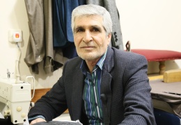 Şapka düştü kel göründü!