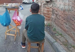 Çocuklar yoksul çocuklar aç