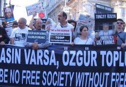 100’den fazla gazeteci rehin