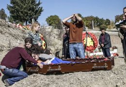 Gittiği yerde istikrar bozuyor