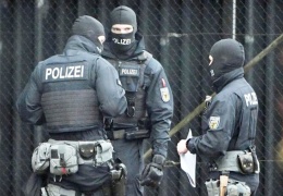 40 polisle sabah baskını