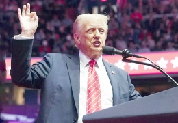 Trump resmen başkanlık koltuğunda