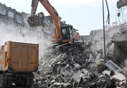 Defne’de 240 bin insan evsiz
