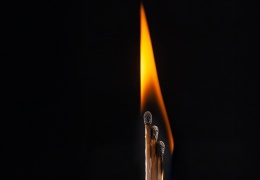 Bedenini ateşe vermek 