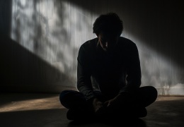 Sakın düşünme, hiç söyleme