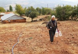 Burada üç beş ev kalmışız bizi yerimizden edecekler