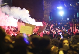 Kitle hareketi büyüdükçe faşizm geriler