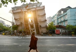 Myanmar yıkımla baş başa