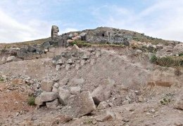 Nebî Hûrî Höyüğü yağmalandı