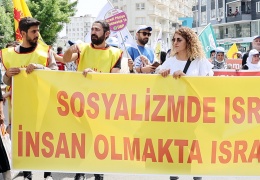 Sosyalist yaşamda ısrar ediyoruz