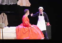 'Hizmetçiler' de sahnedeydi