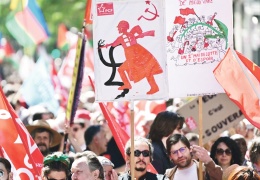 Yüz binlerce işçi alanlarda