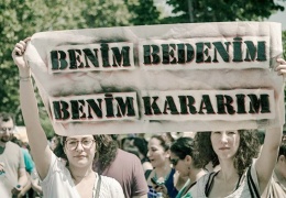 Kadın bedeni siyasetin aracı mı?