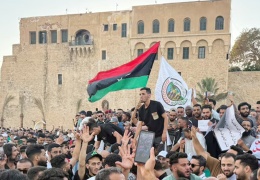 Kabine sarsıldı; 3 bakan istifa etti