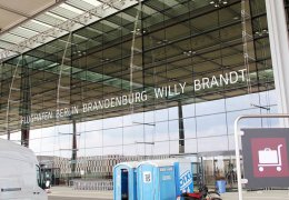 Dalga konusu olan Berlin havaalanı açıldı